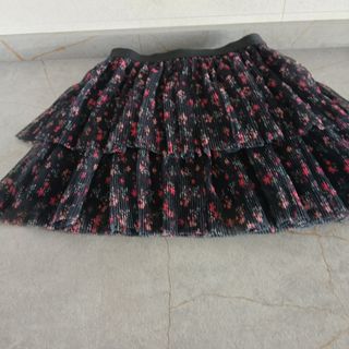 Falda Zara niña negra flores - talla 11-12.
