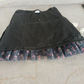 Falda Zara niña negra flores - talla 11-12.
