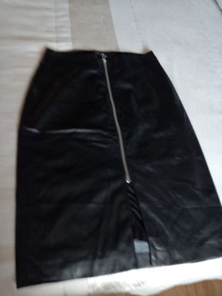 Falda midi negra Stradivarius