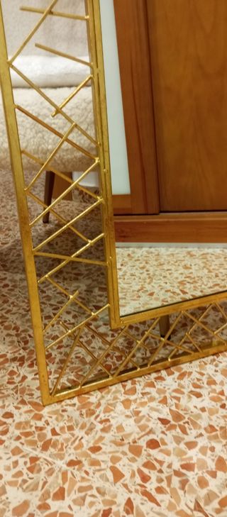 Espejo dorado rectangular de metal