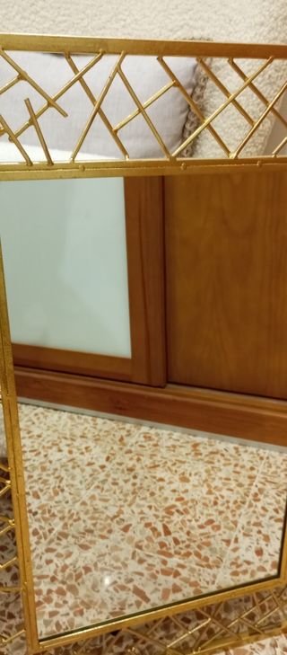 Espejo dorado rectangular de metal