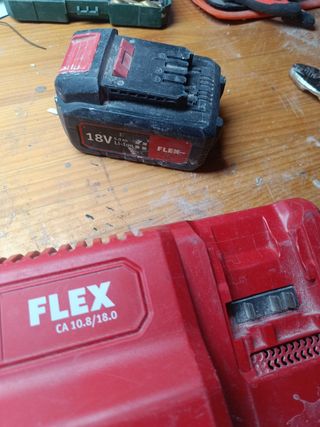 Cargador Flex CA 10.8/18.0 con un batería