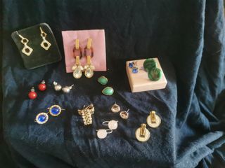 PENDIENTES DIFERENTES. Desde 1€. ABRIR FOTOS
