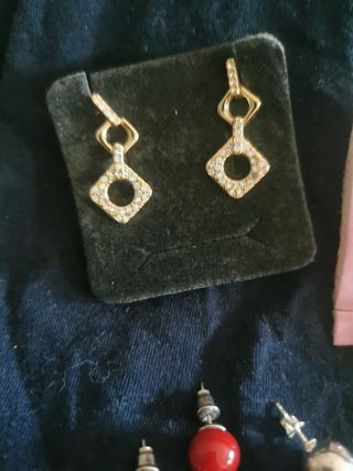 PENDIENTES DIFERENTES. Desde 1€. ABRIR FOTOS
