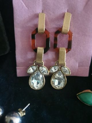 PENDIENTES DIFERENTES. Desde 1€. ABRIR FOTOS
