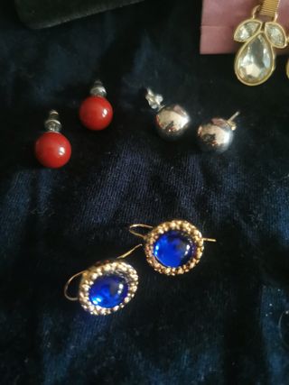 PENDIENTES DIFERENTES. Desde 1€. ABRIR FOTOS
