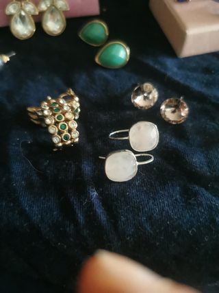 PENDIENTES DIFERENTES. Desde 1€. ABRIR FOTOS
