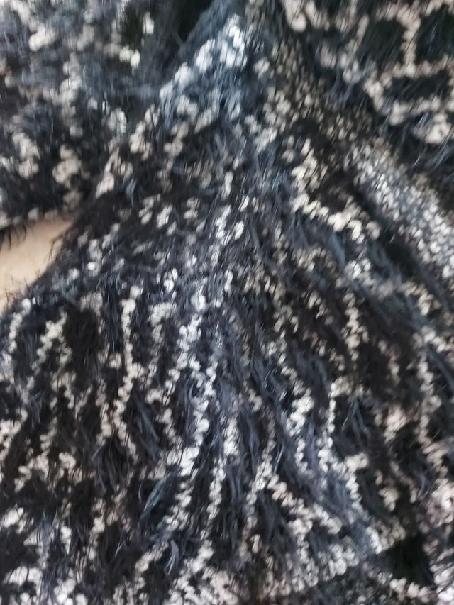 Chaqueta negra y blanca