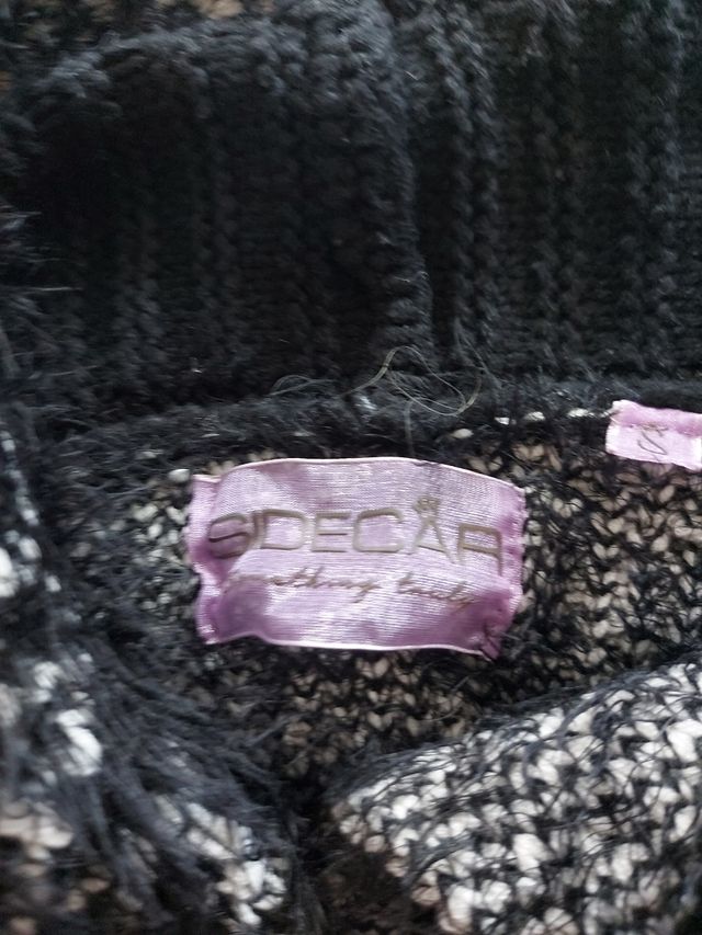 Chaqueta negra y blanca