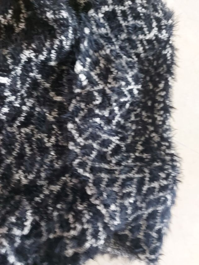 Chaqueta negra y blanca