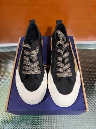 Zapatillas Zara casual negras y blancas