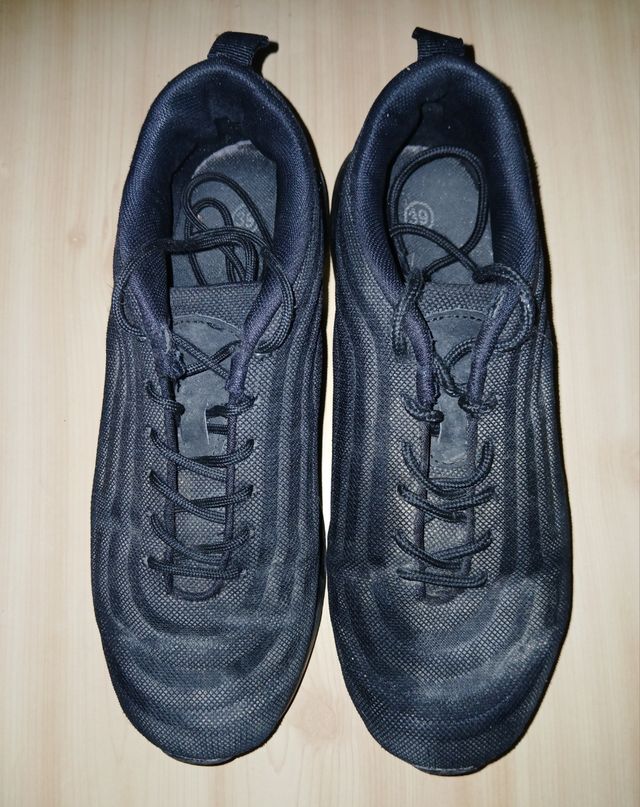 Zapatillas deportivas de mujer talla 39.