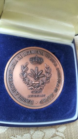 Medalla bronce Escuela Central Agricultura