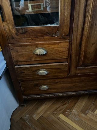 Armario antiguo de madera