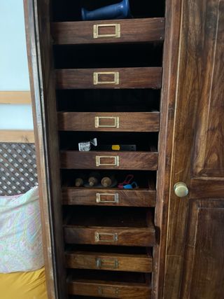 Armario antiguo de madera
