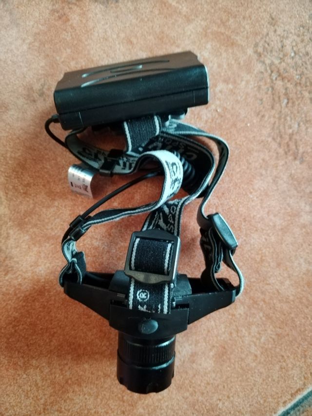 Foco frontal LED Crivit Sport com pilhas