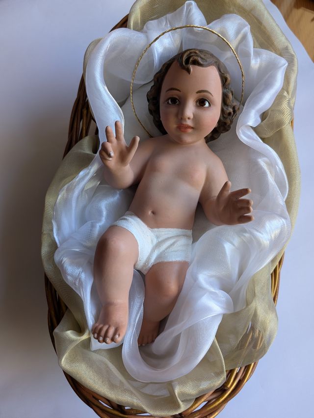 Niño Jesús de escayola reformado.