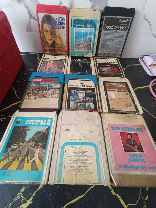 Radio cassette y cartuchos 8 pistas 