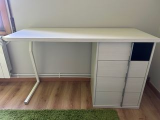 Vendo escritorio con silla
