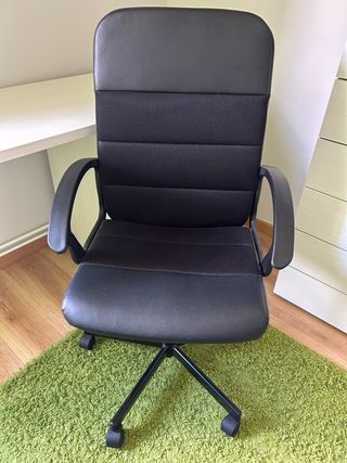 Vendo escritorio con silla