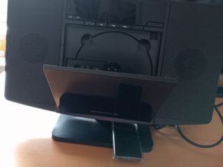 Radio con reproductor de CD y USB