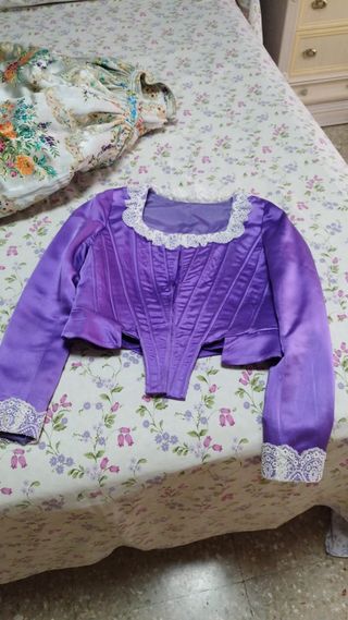 Traje Fallera: corpiño y falda