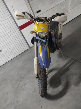 Husaberg 390 FE y Supermotard..