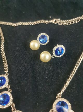   COLLAR Y PENDIENTES. 3€ cada pieza. 5€ conjunto