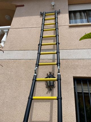 Escalera Plegable - 2.5m altura