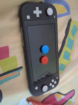 Nintendo switch lite con juegos ,funda y cargador