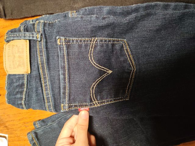 Jeans Levi's - Azul y Negro