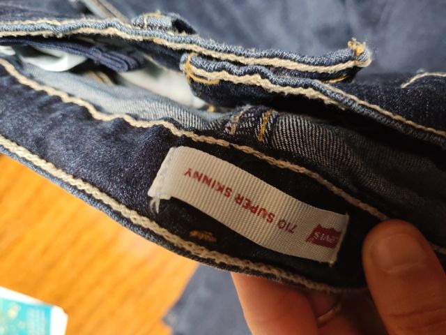 Jeans Levi's - Azul y Negro