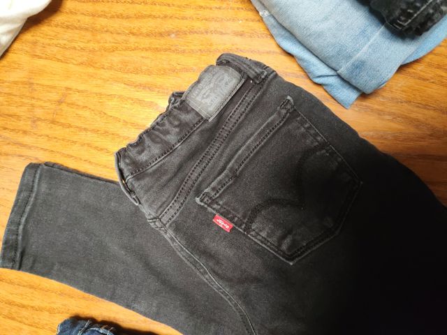 Jeans Levi's - Azul y Negro