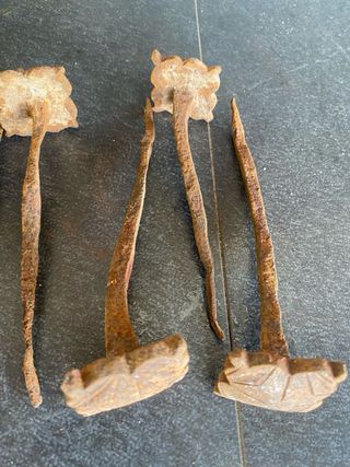 Clavos antiguos puerta