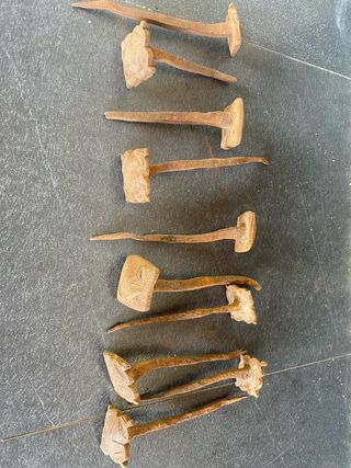 Clavos antiguos puerta