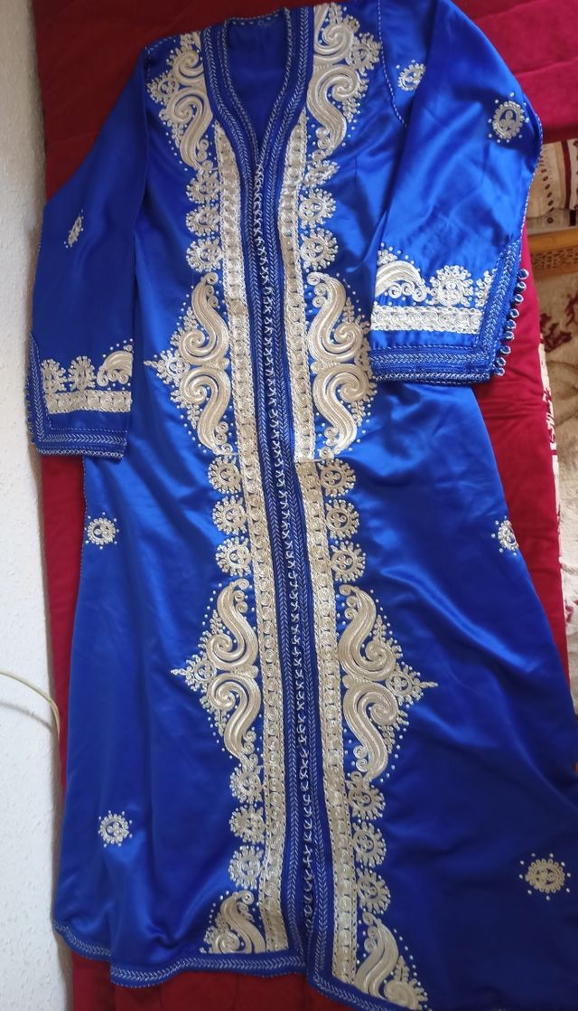 Kaftán marroquí azul bordado a mano - 20€