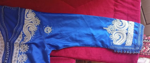 Kaftán marroquí azul bordado a mano - 20€