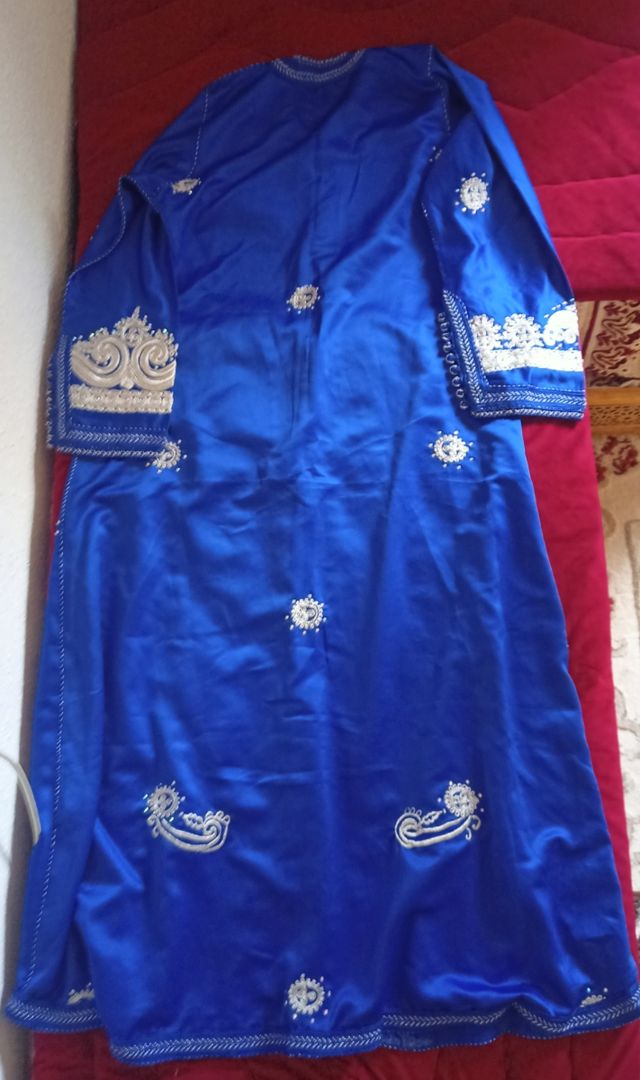 Kaftán marroquí azul bordado a mano - 20€