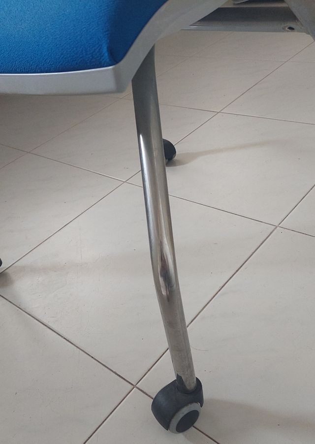 1 silla escriptorio / disponible dos unidades