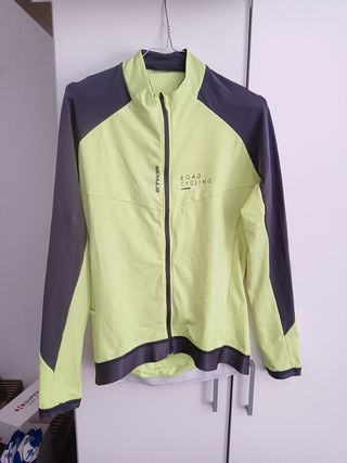 Ropa de ciclismo. Maillots. Culotes. Tritraje.
