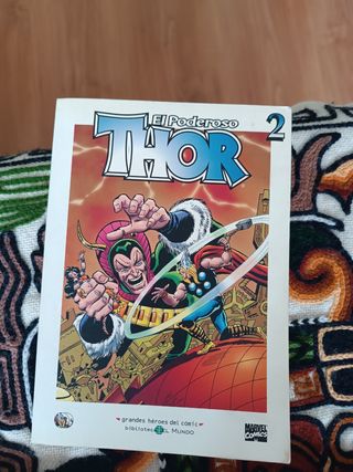Cómics de Batman + uno de Thor