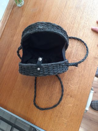 Bolso redondo tambor rafia negra