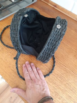 Bolso redondo tambor rafia negra