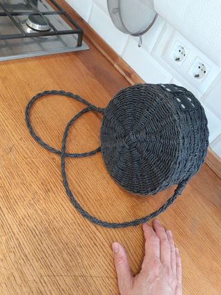 Bolso redondo tambor rafia negra