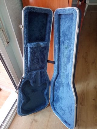 Estuche rígido + Bajo 4 cuerdas Silvertone