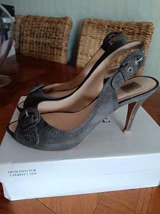 Zapatos salón gris mujer