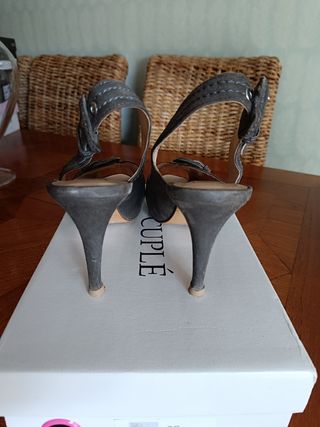 Zapatos salón gris mujer