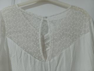 Blusa blanca bordada Naf Naf