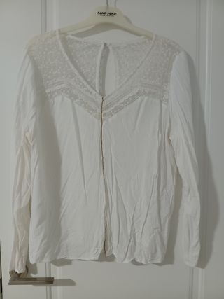 Blusa blanca bordada Naf Naf