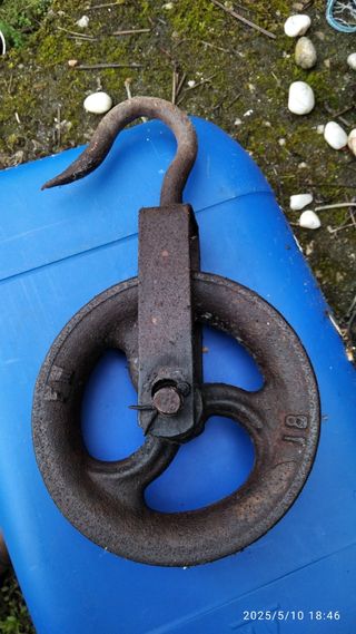 Roldana antigua de hierro. Sólo venta en persona